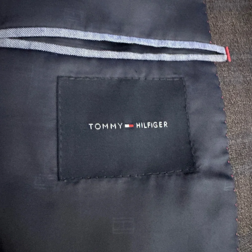 Tommy Hilfiger Blazer Mens 42S Grey Blue Plaid Wool Blend Two Button Sport Coat